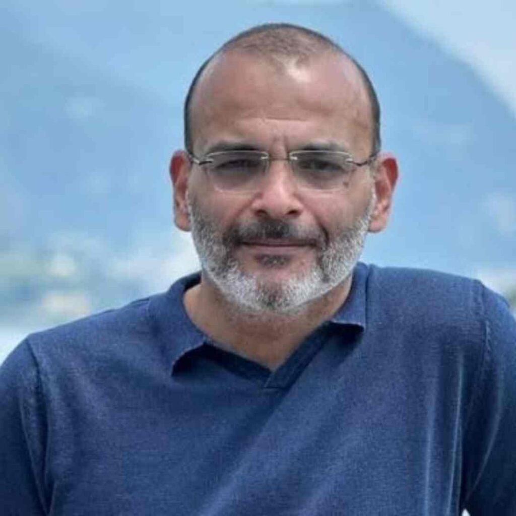 أيمن بهجت قمر زوجته ديانته جنسيته كم عمره معلومات عنه