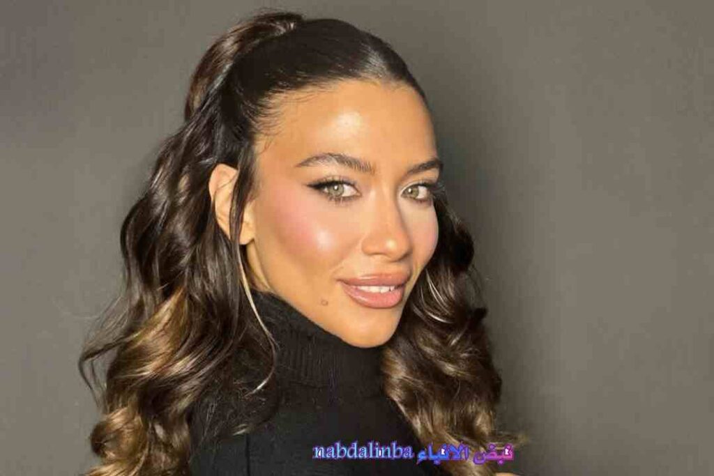 من هي جلا هشام