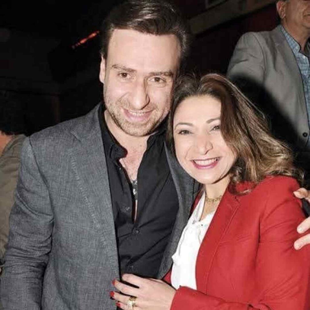 من هي زوجة نضال الشافعي