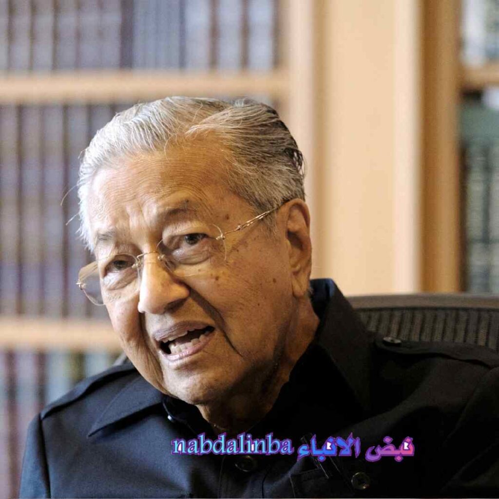 الكاتب مهاتير محمد