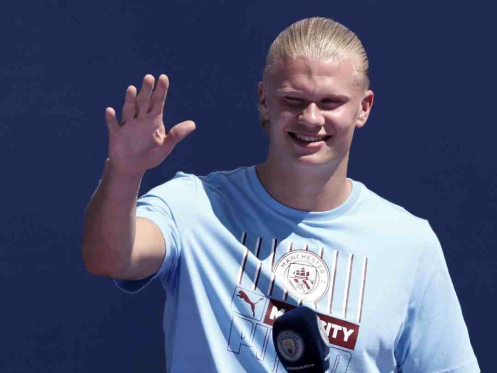 هل هالاند مسلم؟ حقيقة ديانة آيرلينغ هالاند بعد سجوده في المباريات