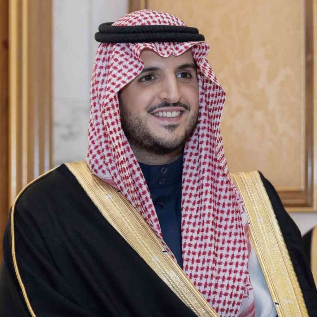 من هو الأمير فواز بن سلطان بن عبدالعزيز محافظ الطائف الجديد؟ السيرة الذاتية والمناصب وأبرز المعلومات