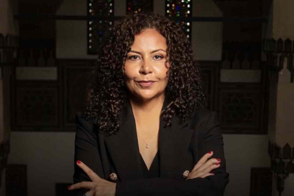 رباب المهدي ويكيبيديا السيرة الذاتية | من النشاط السياسي إلى المنصة الأكاديمية