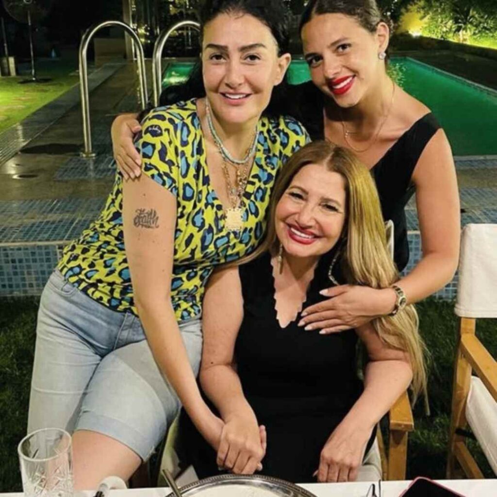 غادة عبد الرازق تعود للواجهة من جديد.. صور عائلية وقرارات فنية تثير الجدل